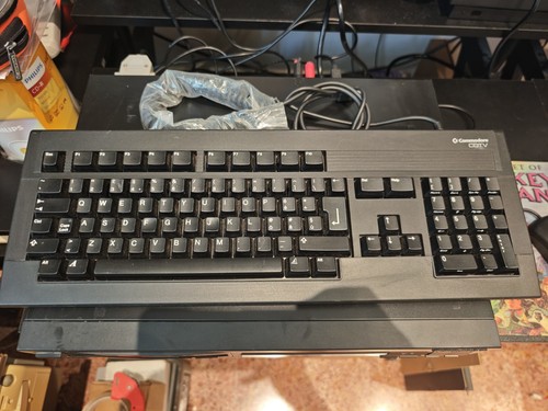 Commodore cdtv keyboard - ,